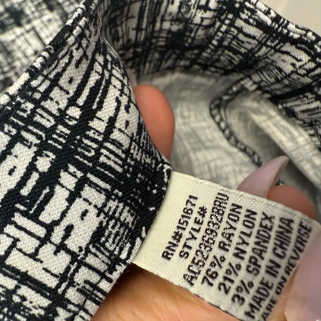 Hot Kiss Women Size Large‎ Retro Highrise Ruffle Hem Capris Pants Black/White - Image 9