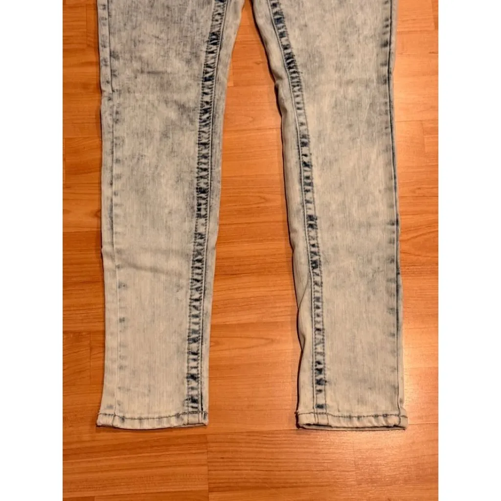 Harmony & Havoc women's size 5 blue/white button fly denim skinny high-rise jean - Image 3