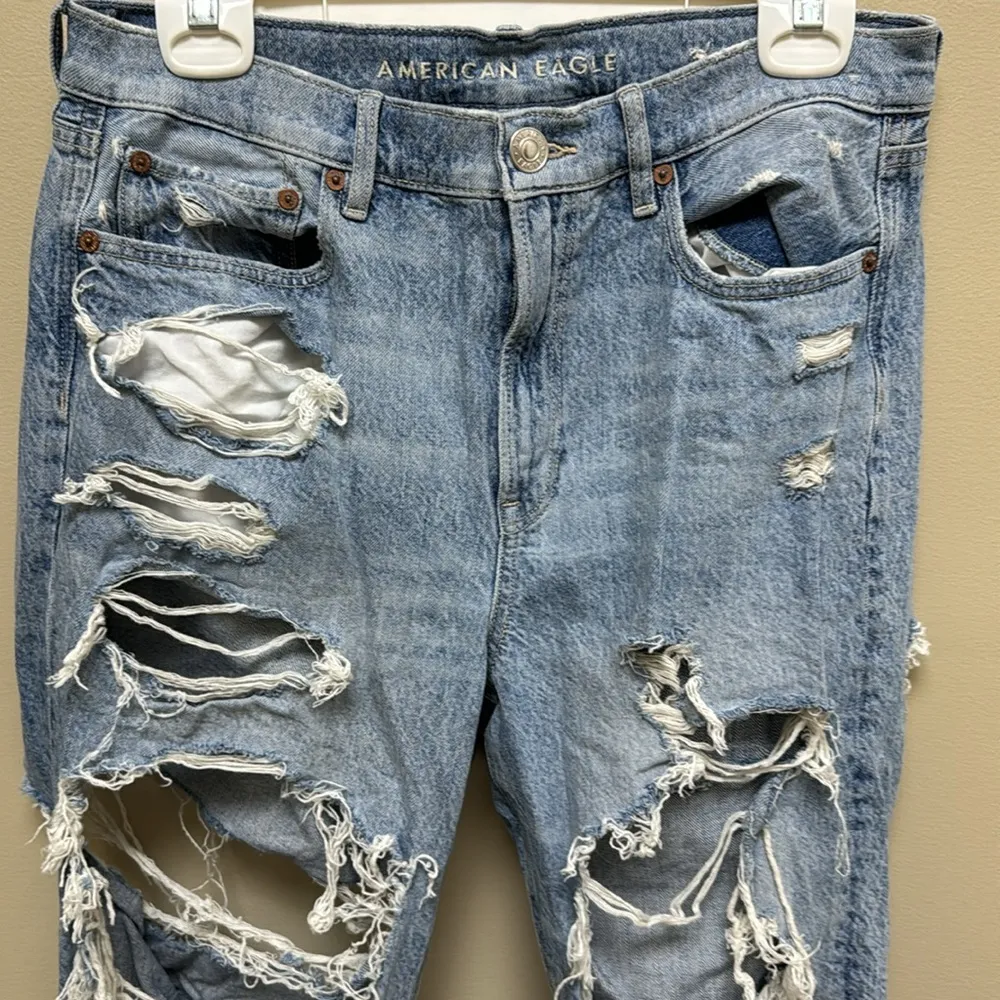 American Eagle ripped jeans - Image 3