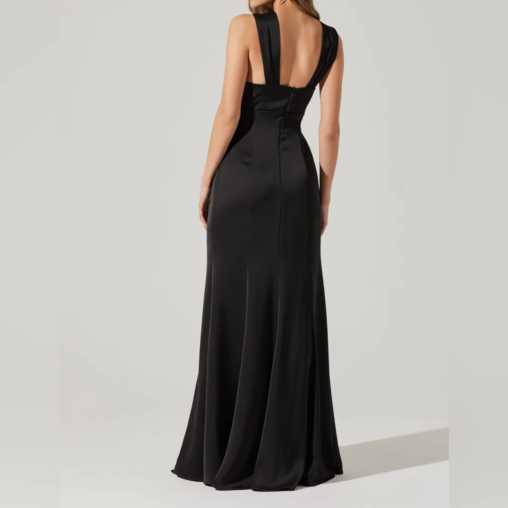 New ASTR The Label Georgiana Halter Neck Maxi Dress in Black - Image 5