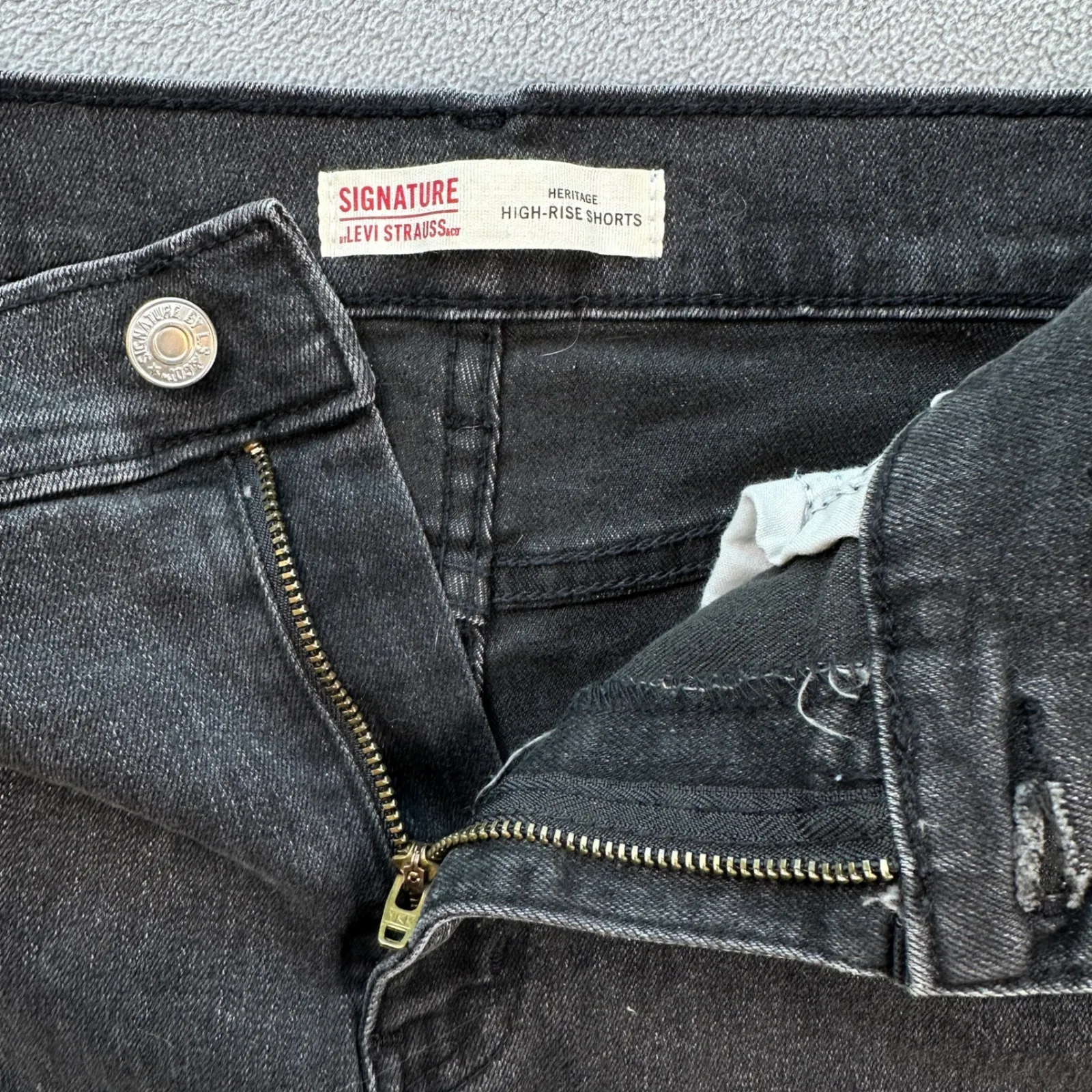 Signature by Levi Strauss & Co Denim Shorts Womens 25 Black High Rise Distressed - Image 5