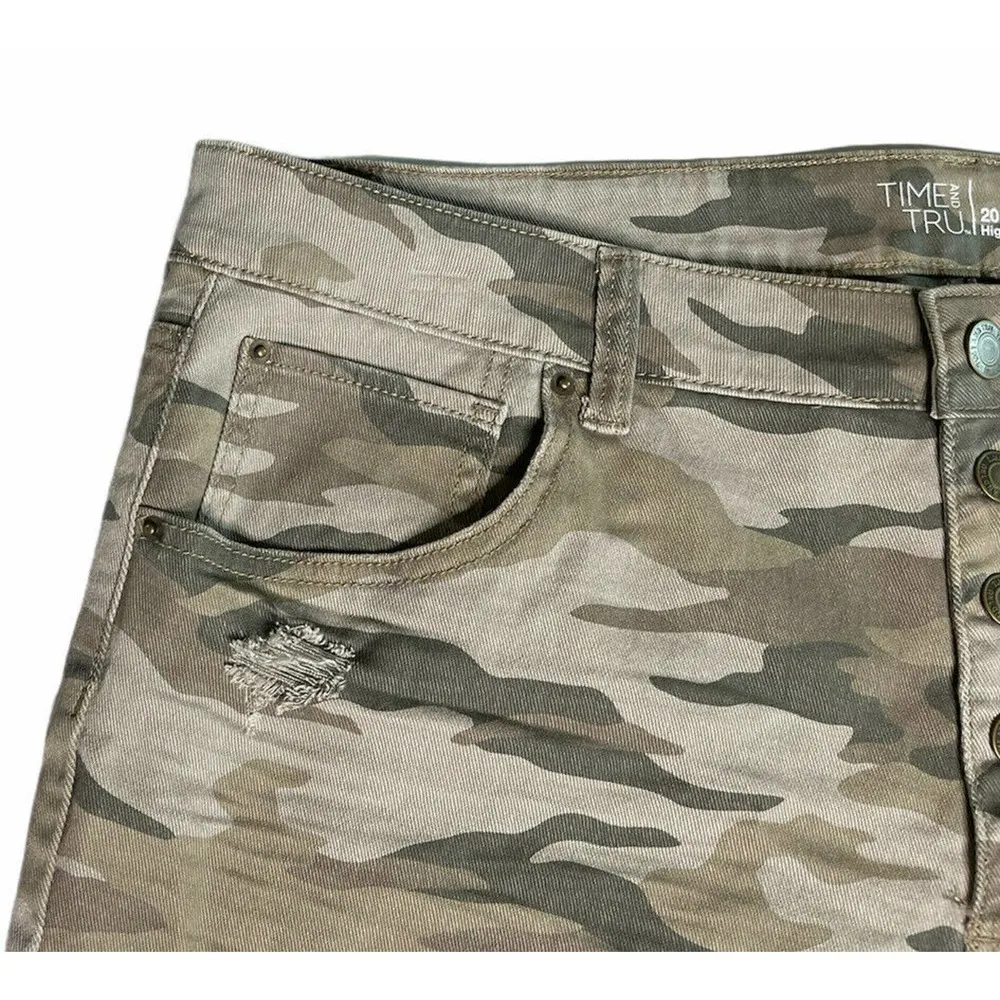 NEW Womens Time & Tru High Rise Camo Print Relaxed Fit Denim Cut Off Shorts 20 - Image 3