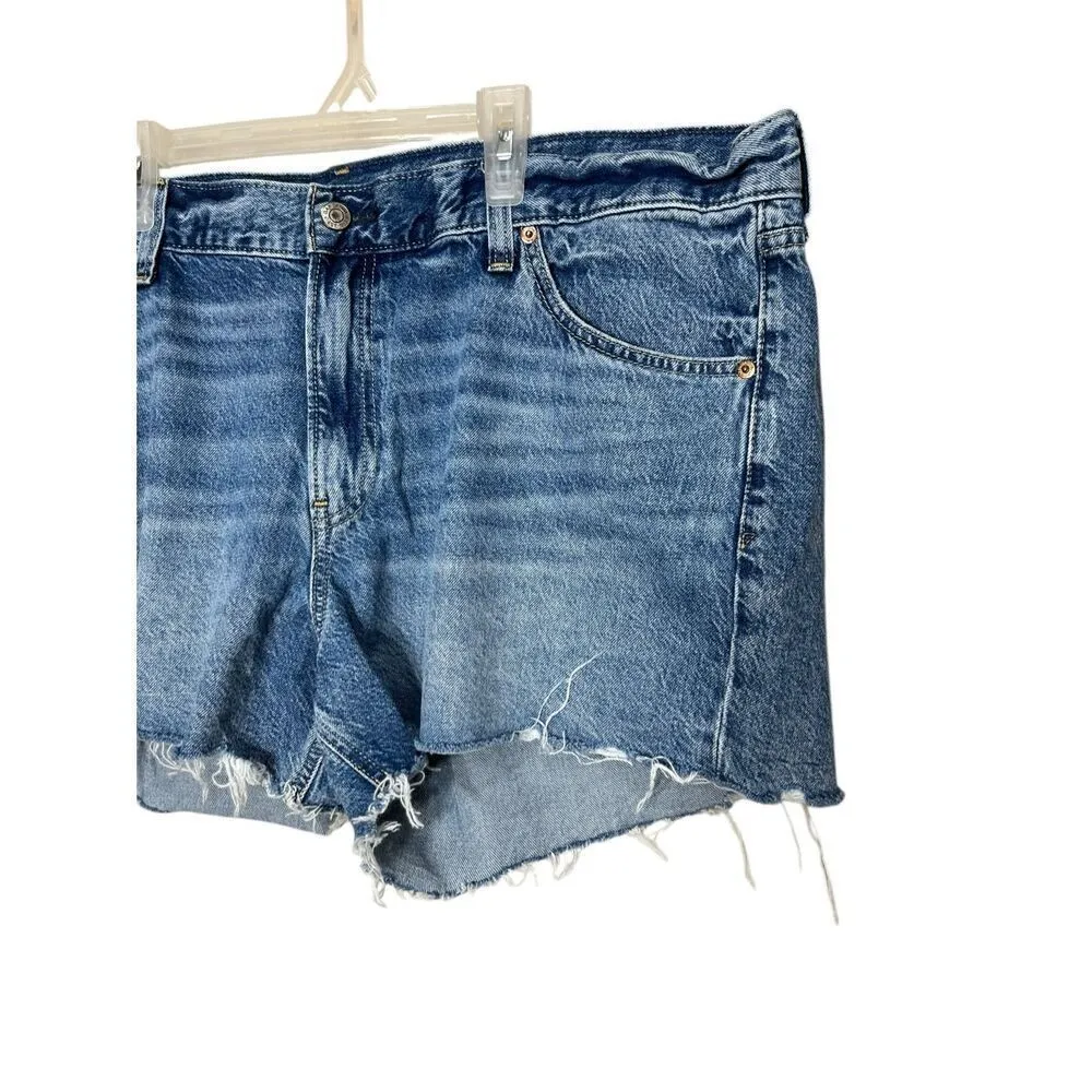 Gap  Low Rise‎ Stride Jean Shorts Size 34/18 - Image 2