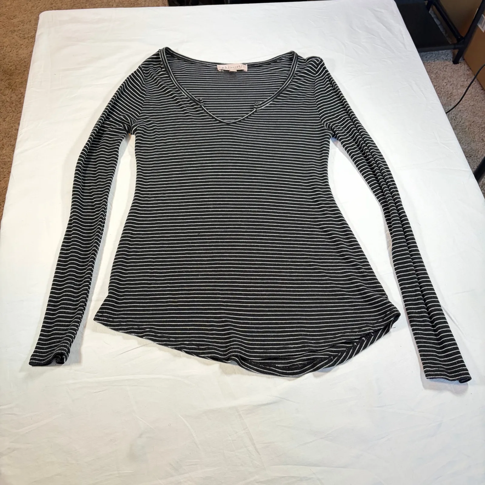 Philosophy womens ribbed black white stripe V neck top.  Size S  Workwear casual - Image 3