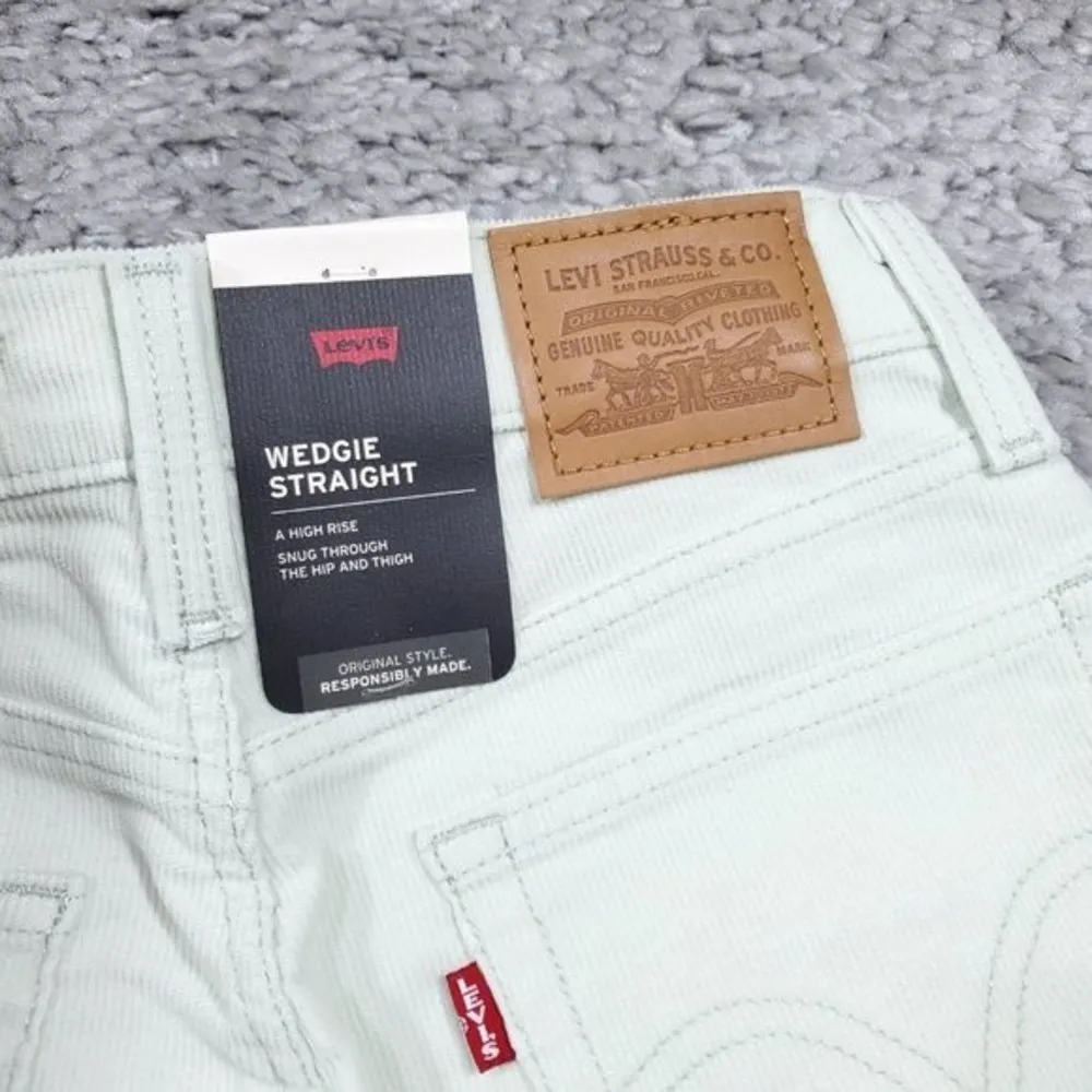 Levi’s Premium Wedgie Straight Corduroy Jeans Pants 25 x 28 Pastel Green Seafoam - Image 4