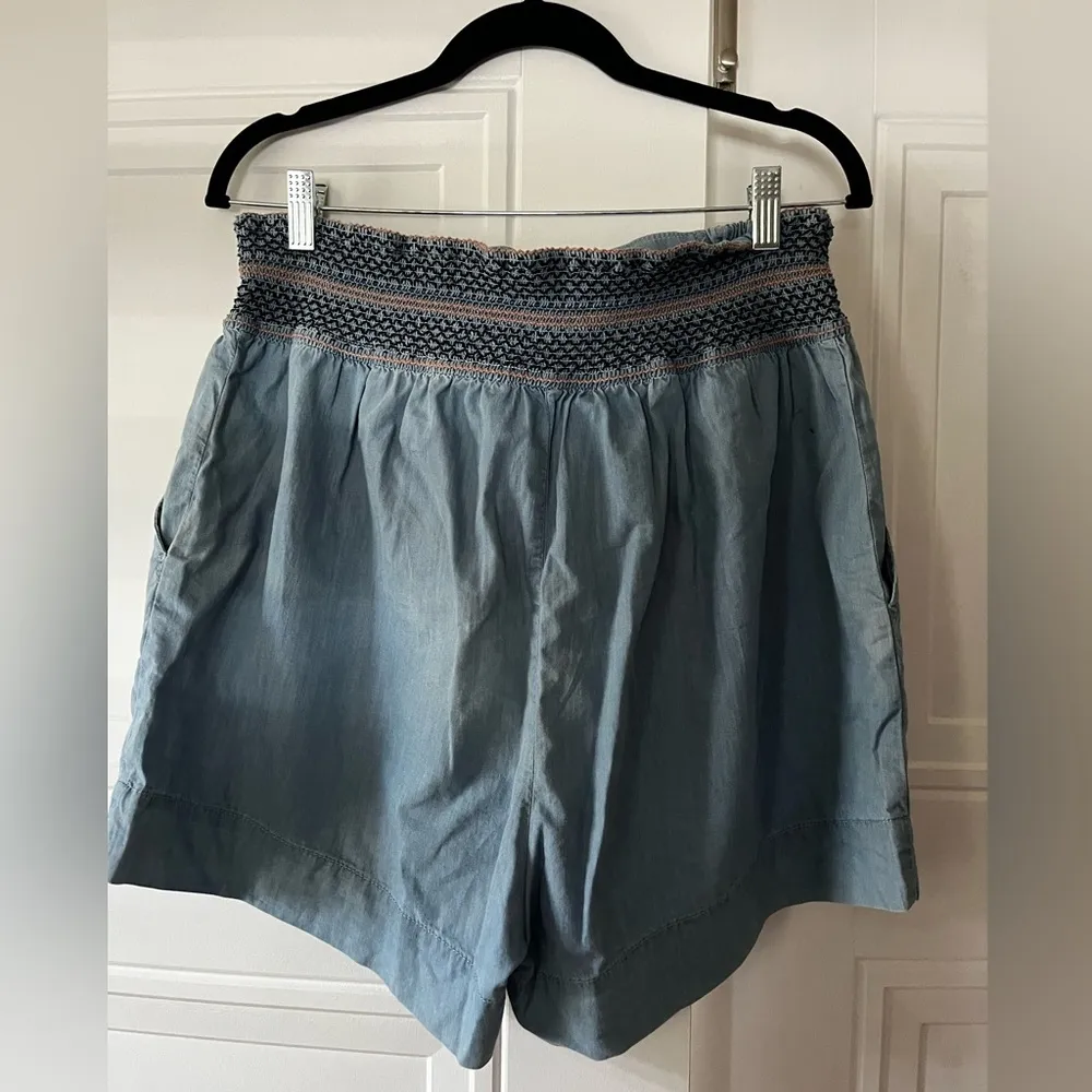 Anthropologie aloha tie front shorts - Image 6