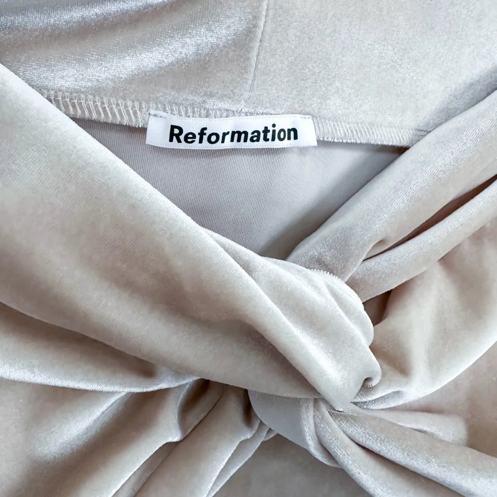 Reformation | Ezlynn‎ Velvet Off the Shoulder Top in Prosecco Velvet Small - Image 6