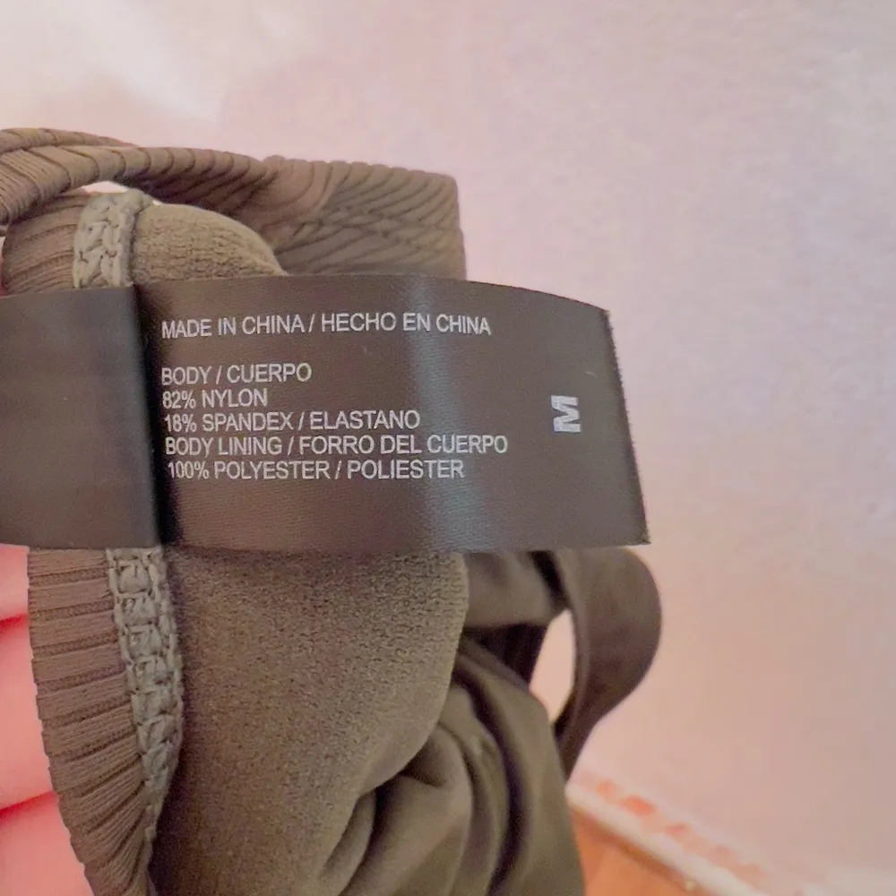 Hurley One Piece Swimsuit in Amazon Jungle Green size medium - Image 8