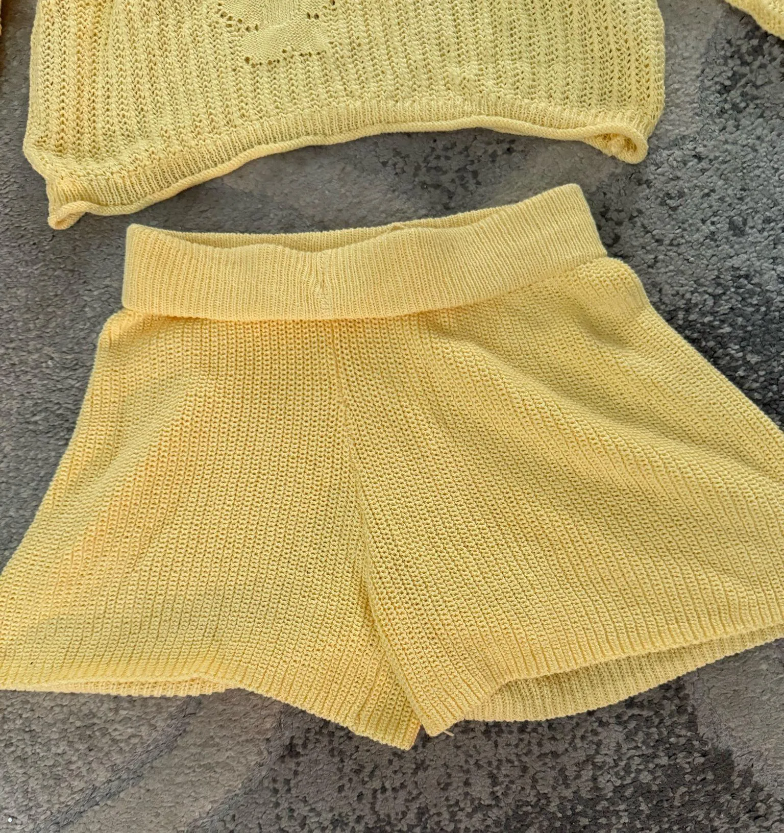 Yellow crochet set - Image 3
