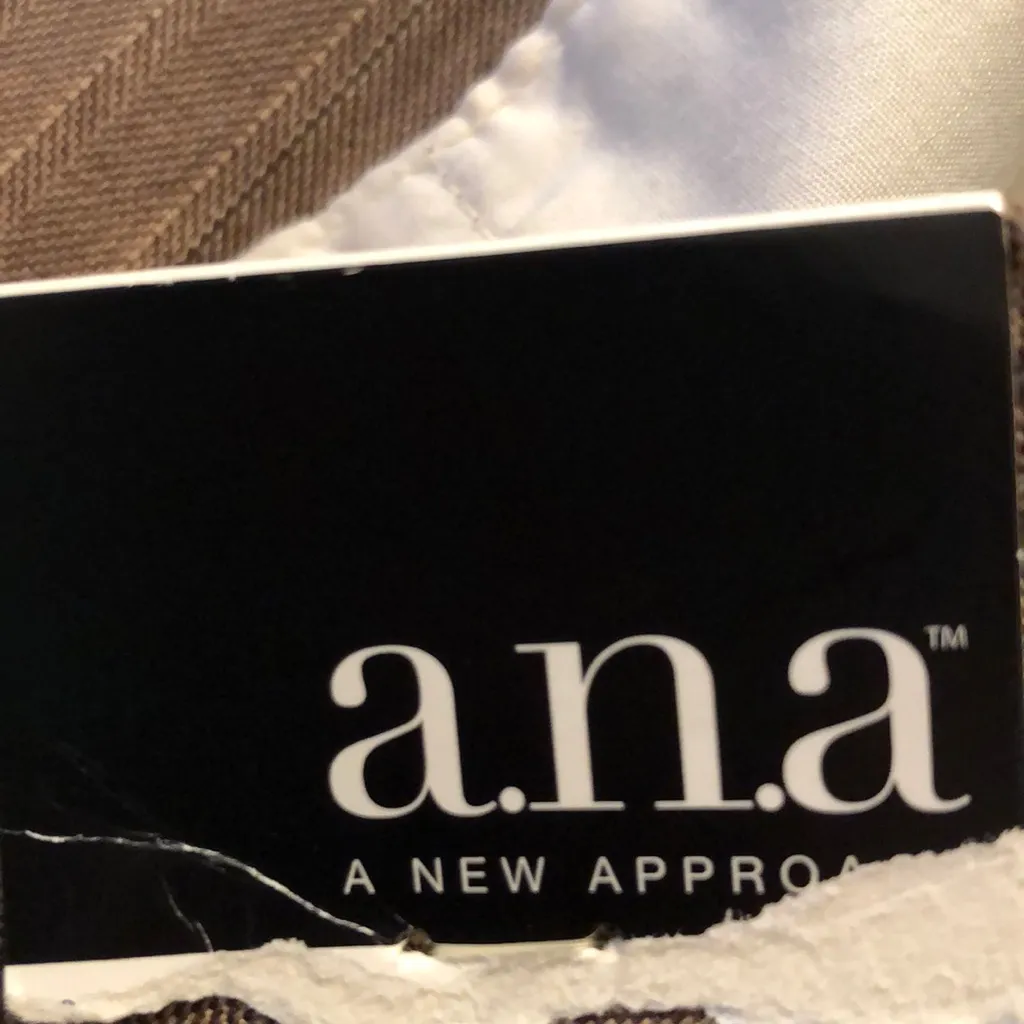 A New Approach size 8 brown lady Capris - Image 4