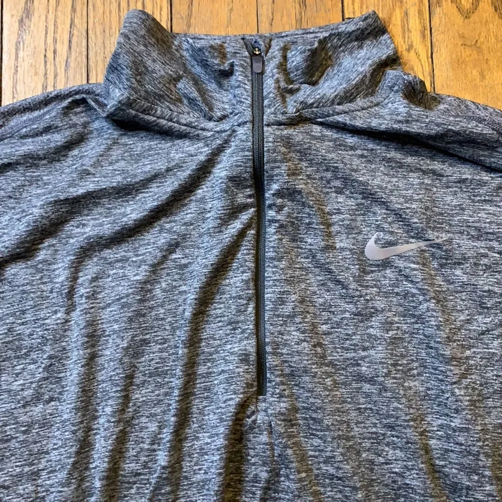 Gray Nike Dri Fit Pull Over SZ L - Image 4