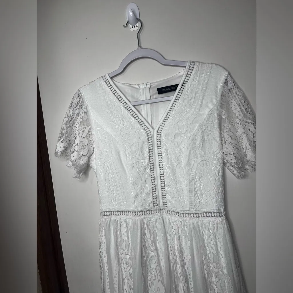 MEROKEETY White V-Neck Flutter Sleeve Maxi Dress - Image 3