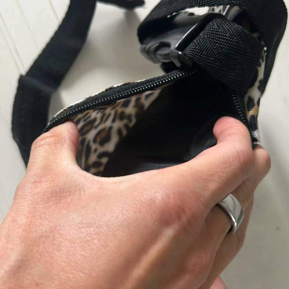 Showman Leopard Animal Print Zip Utility Bag Adjustable Strap NWT Tan - Image 3