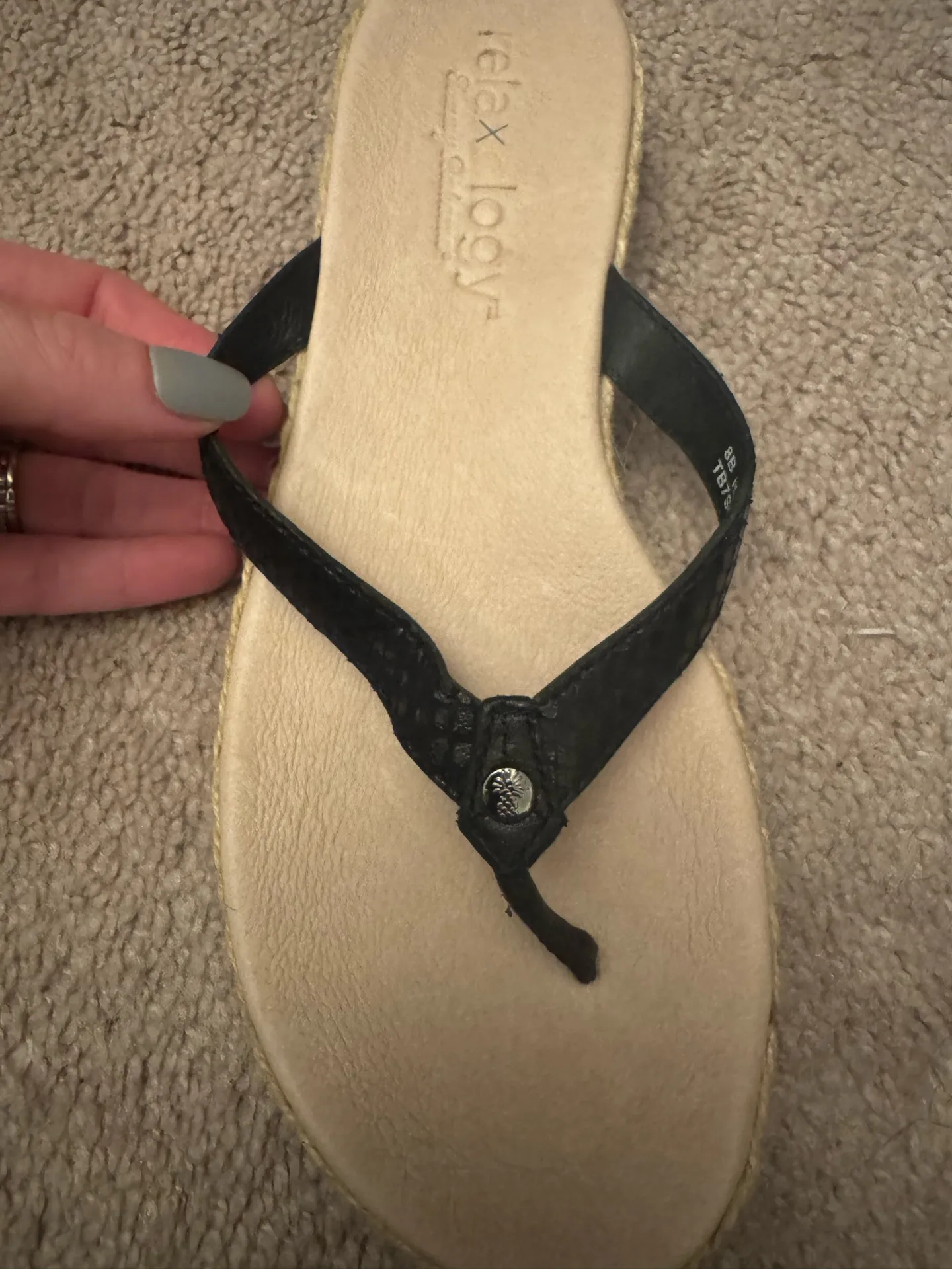 Brand New size 8 Tommy Bahama flip flops - Image 2