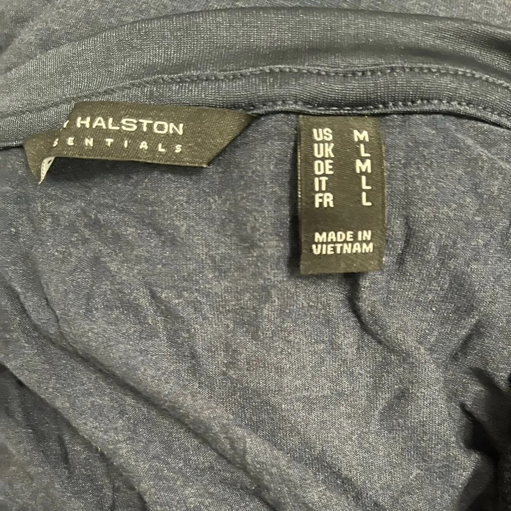 H by Halston Essentials Blue V-Neck Short Sleeve Top M - Image 2