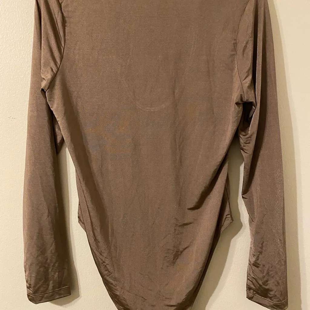New NWT H&M Chic Taupe‎ Long Sleeve Bodysuit Size Medium - Image 3