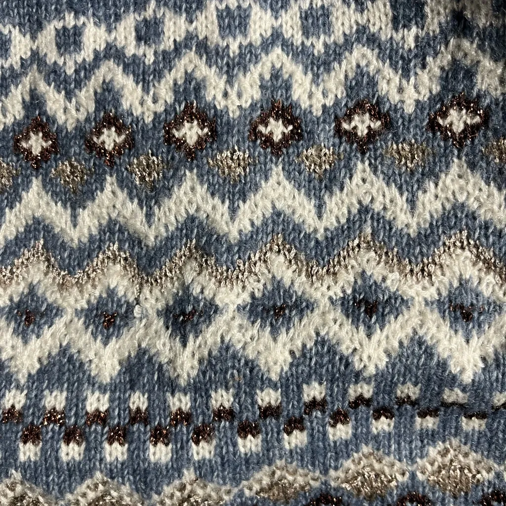 CHICO’S SIZE 1 BLUE V-NECK SWEATER WITH BRONZE/ CHAMPAGNE‎ SPARKLE THREAD - Image 7