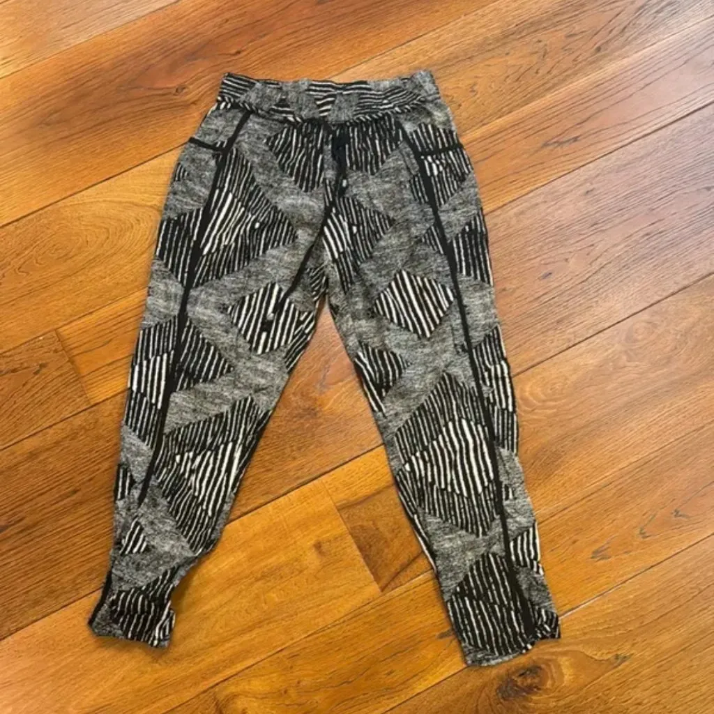 Anthropologie Hei Hei Tapered Geometric Bohemian Pants - Image 3