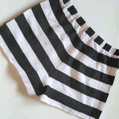 DO + BE textured stripe shorts size large - Image 2