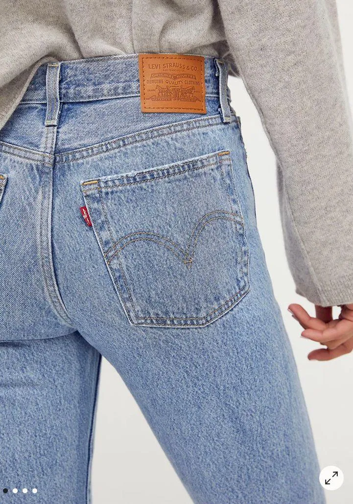 Levi’s Wedgie Straight Jeans - Image 3