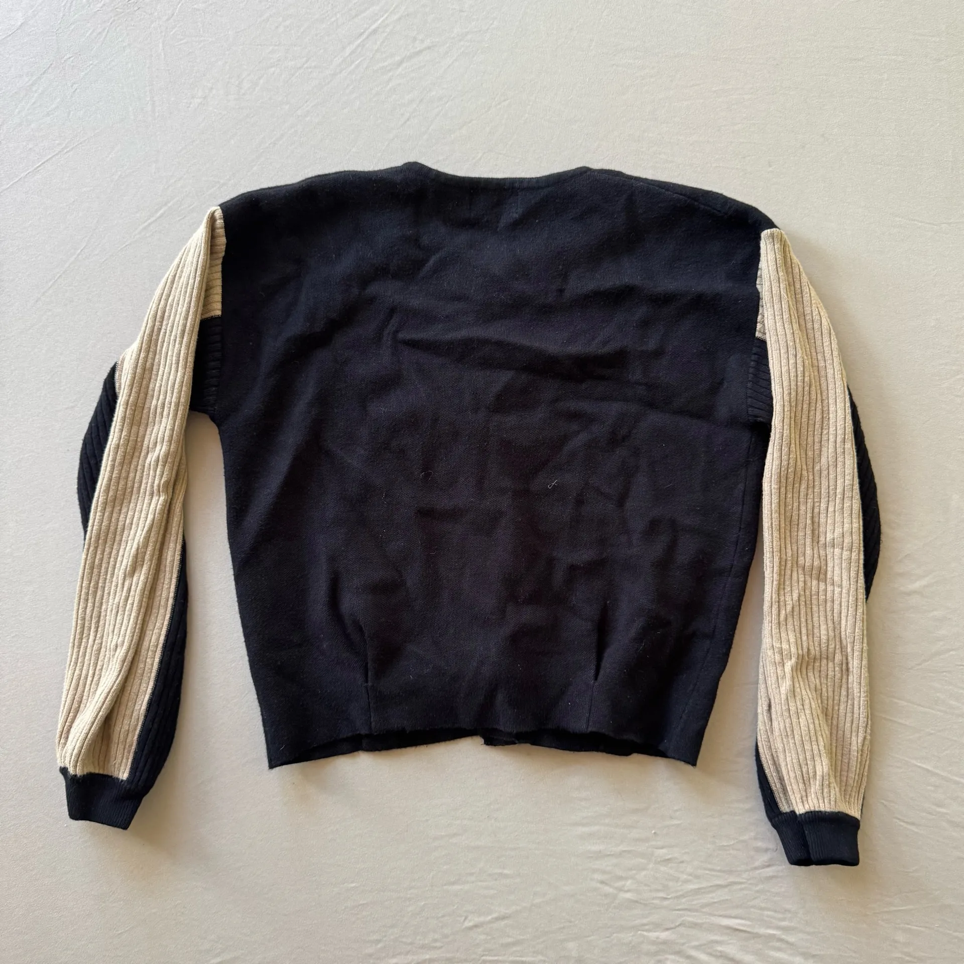 Meli Cropped Ribbed Sleeve Cardigan Black - Image 2