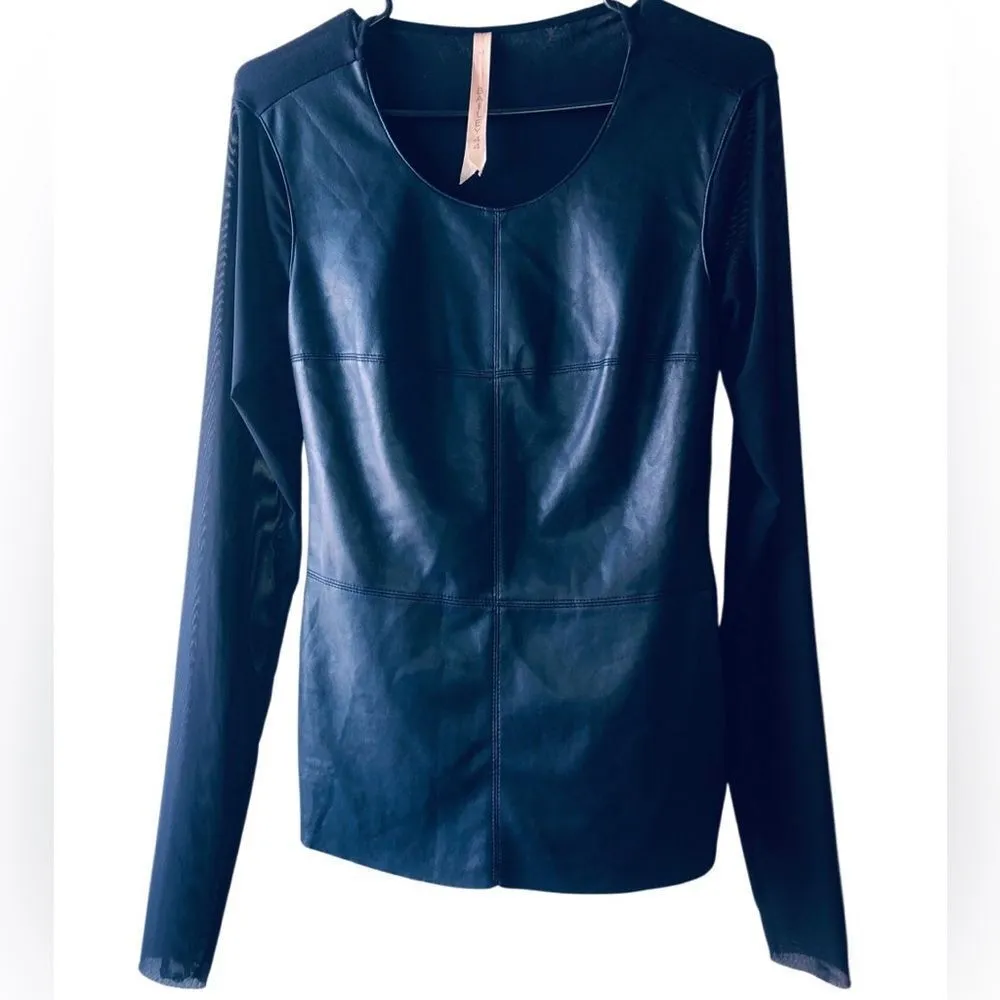 🔥Bailey 44 (rare to find in Navy blue) faux leather top  size med - Image 5