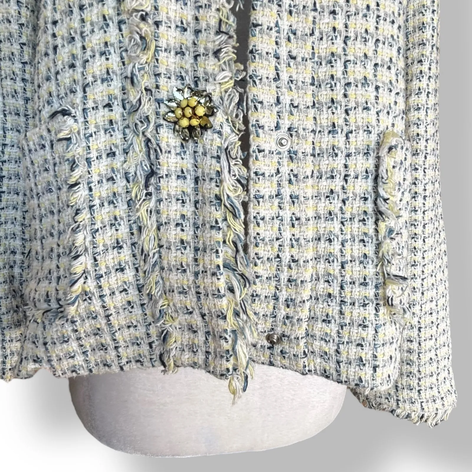 Zara Basic Cropped Tweed Jacket Blue Yellow Fringe Trim Floral Brooch Buttons XS - Image 3