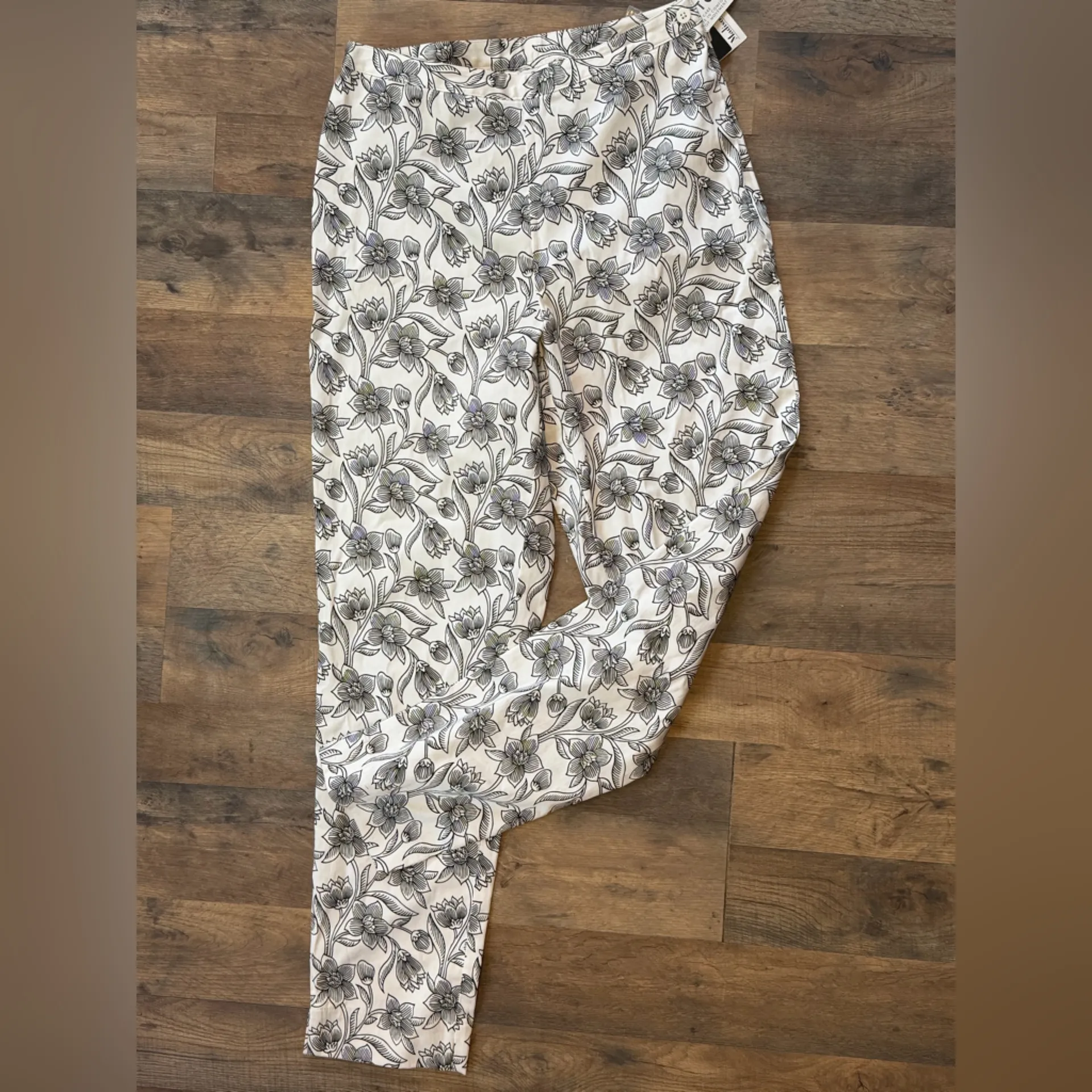 Madison Studio Monochrome Floral side zip stretch pants sz 10 nwt Black - Image 5