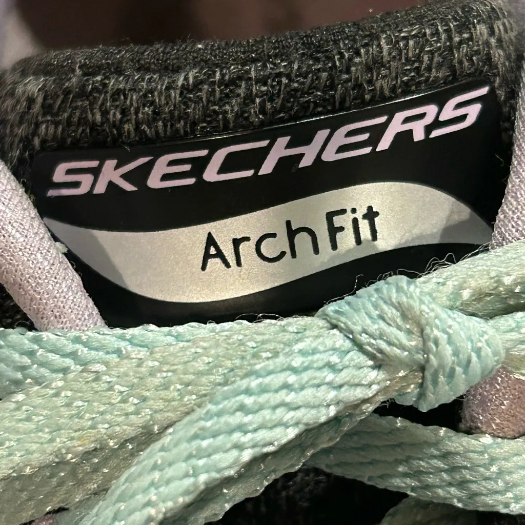 Skechers Women's Arch Fit Comfy Wave Lightweight Walking Shoes - Image 6