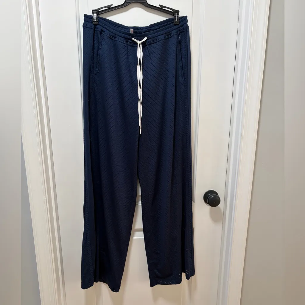 FP Movement Overtime Mesh Pants NWT size Small in Midnight Navy Track Pants - Image 4