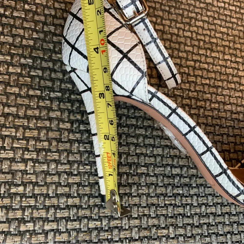 EUC Vicenza Windowpane Pump Sandals - Image 6