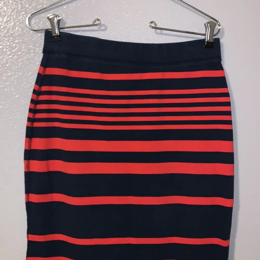 Old Navy  navy blue & red striped stretchy office pencil skirt - Image 3