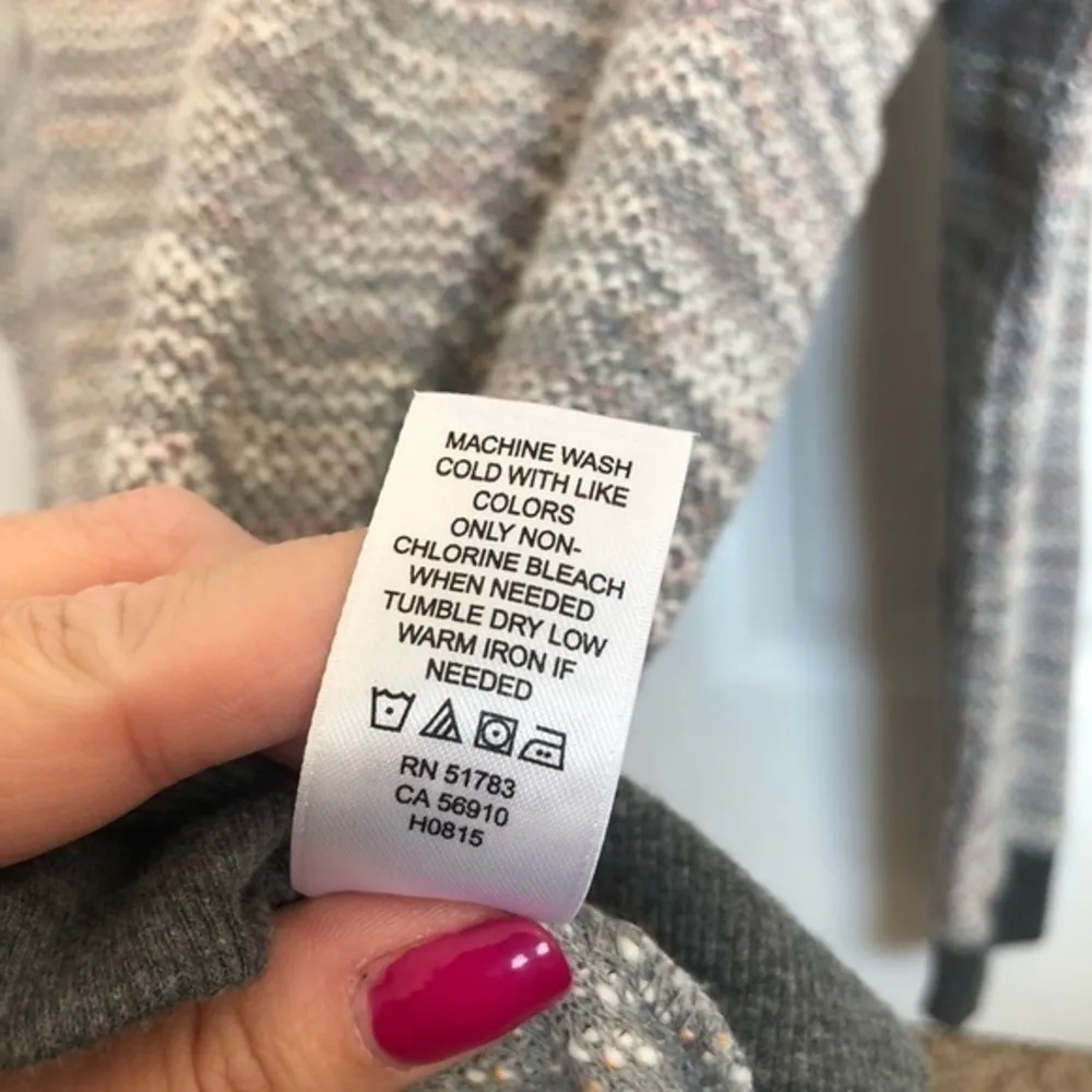 Maurices plus size gray subtle patterned top sweater - Image 5