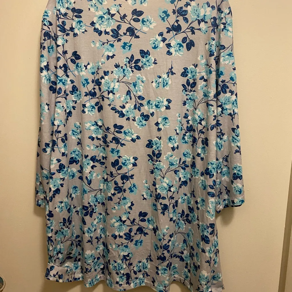 St Jubileens Womens Tunic Top Blouse XXL 2XL Bust 48” Blue Floral On Gray - Image 9