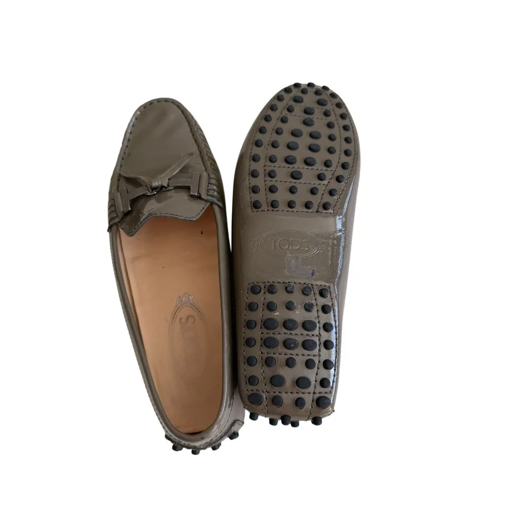 TODS Taupe Patent Leather Driving Loafers Flats Shoes Size 38 / US 8 Tan - Image 9