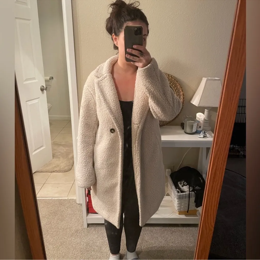 Uniqlo Women's Cream Sherpa Coat - Image 7