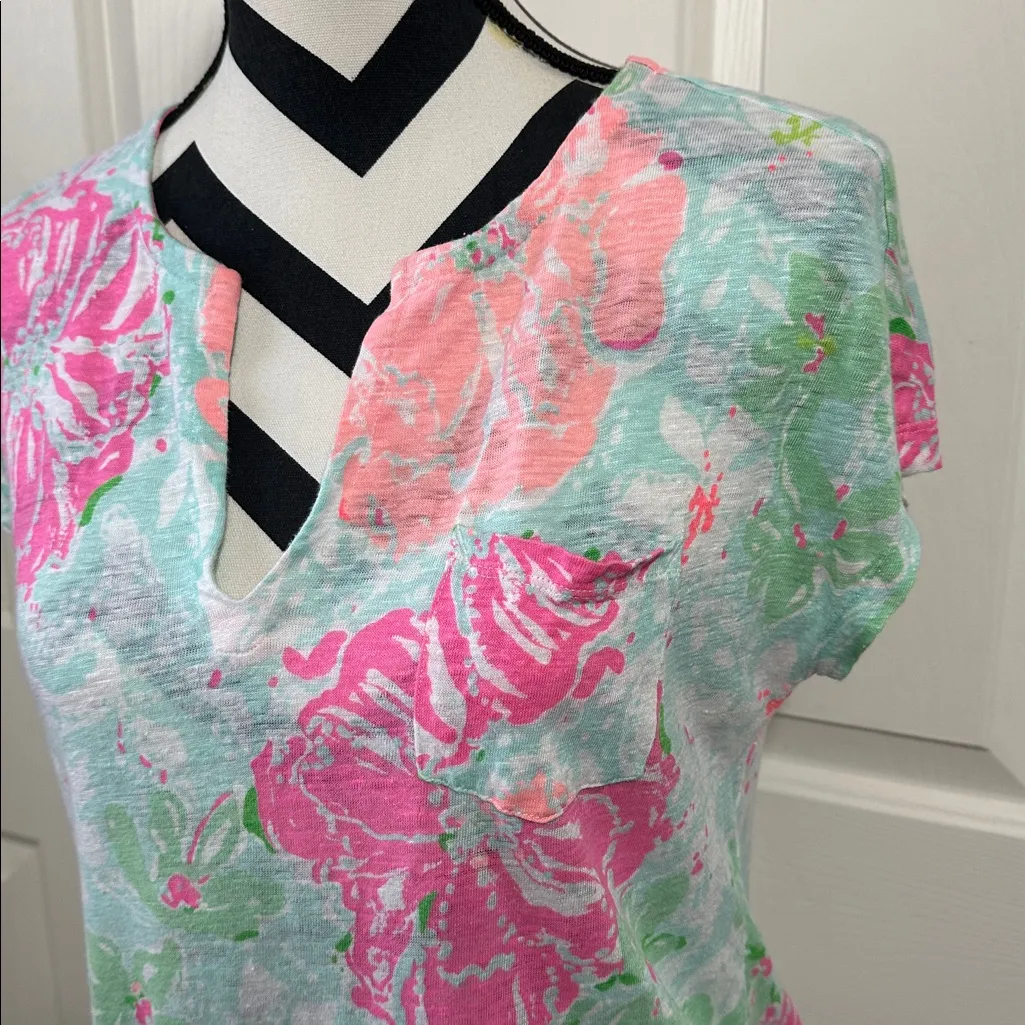 Lilly Pulitzer Pink and Green Floral Short Sleeve Linen Top - Image 2