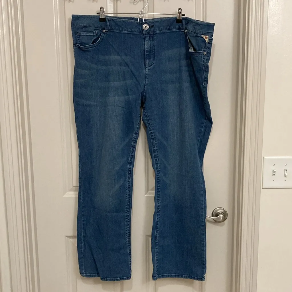 Avenue Barely Boot Jeans - Image 3