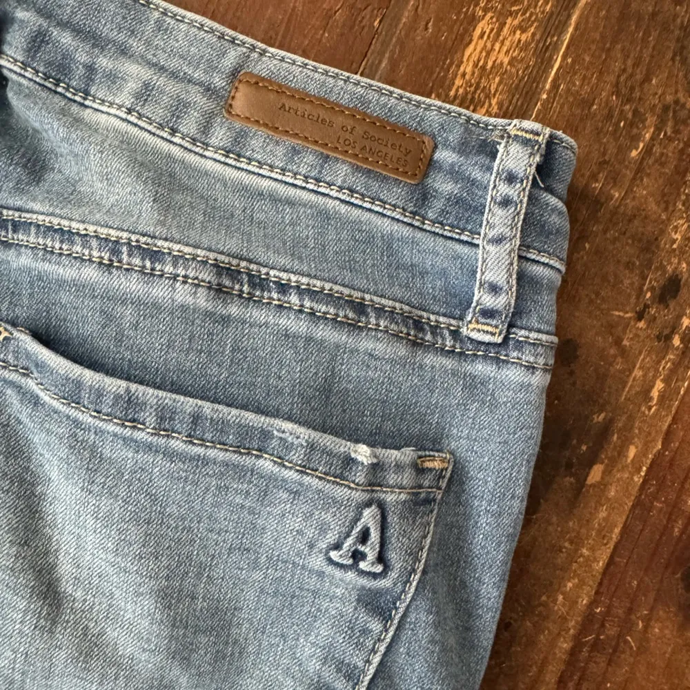 Women’s Heather High Waist Distressed Hem Crop Jeggings - Image 5