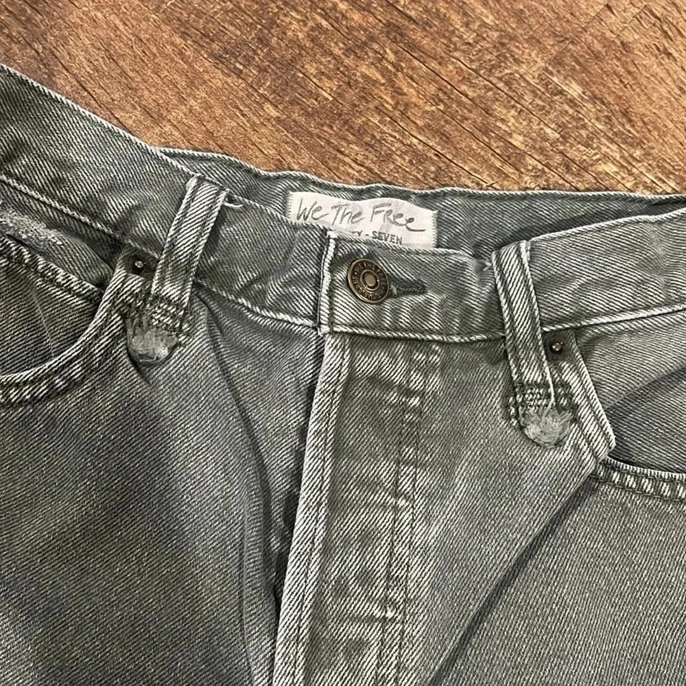 We The Free greenish gray denim Jean shorts button fly size 27 - Image 4