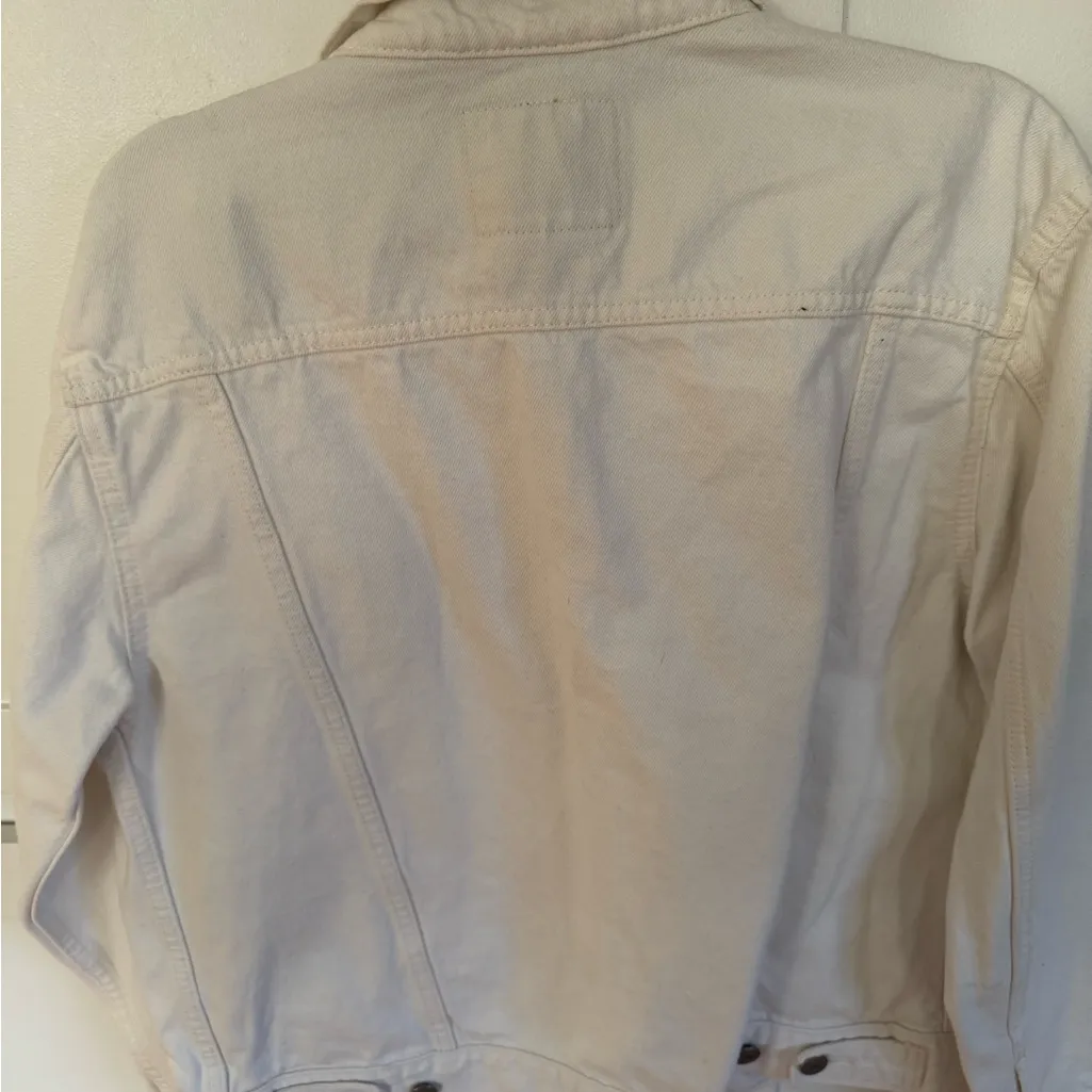 White Levi’s denim Jacket - Image 6