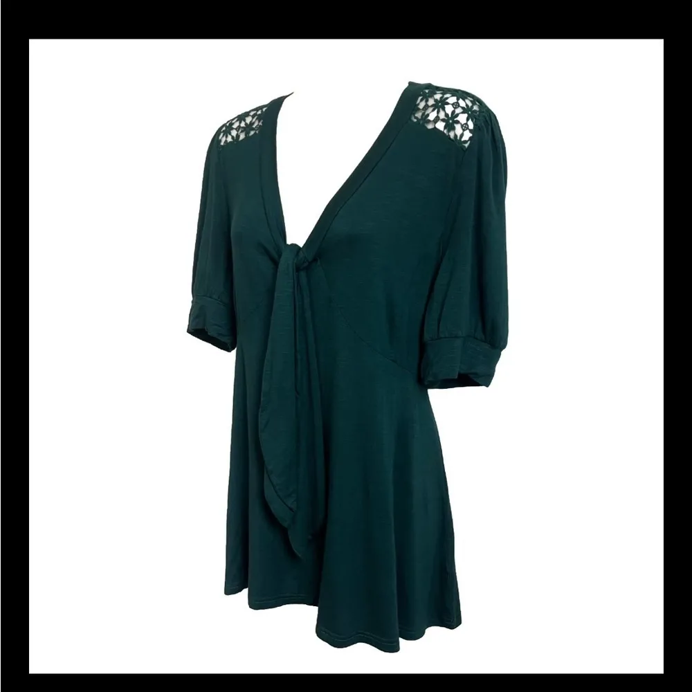 NWT Suzanne Betro Tie Front Lace Yoke Tunic V Neck Top Blouse Green Large Floral - Image 2