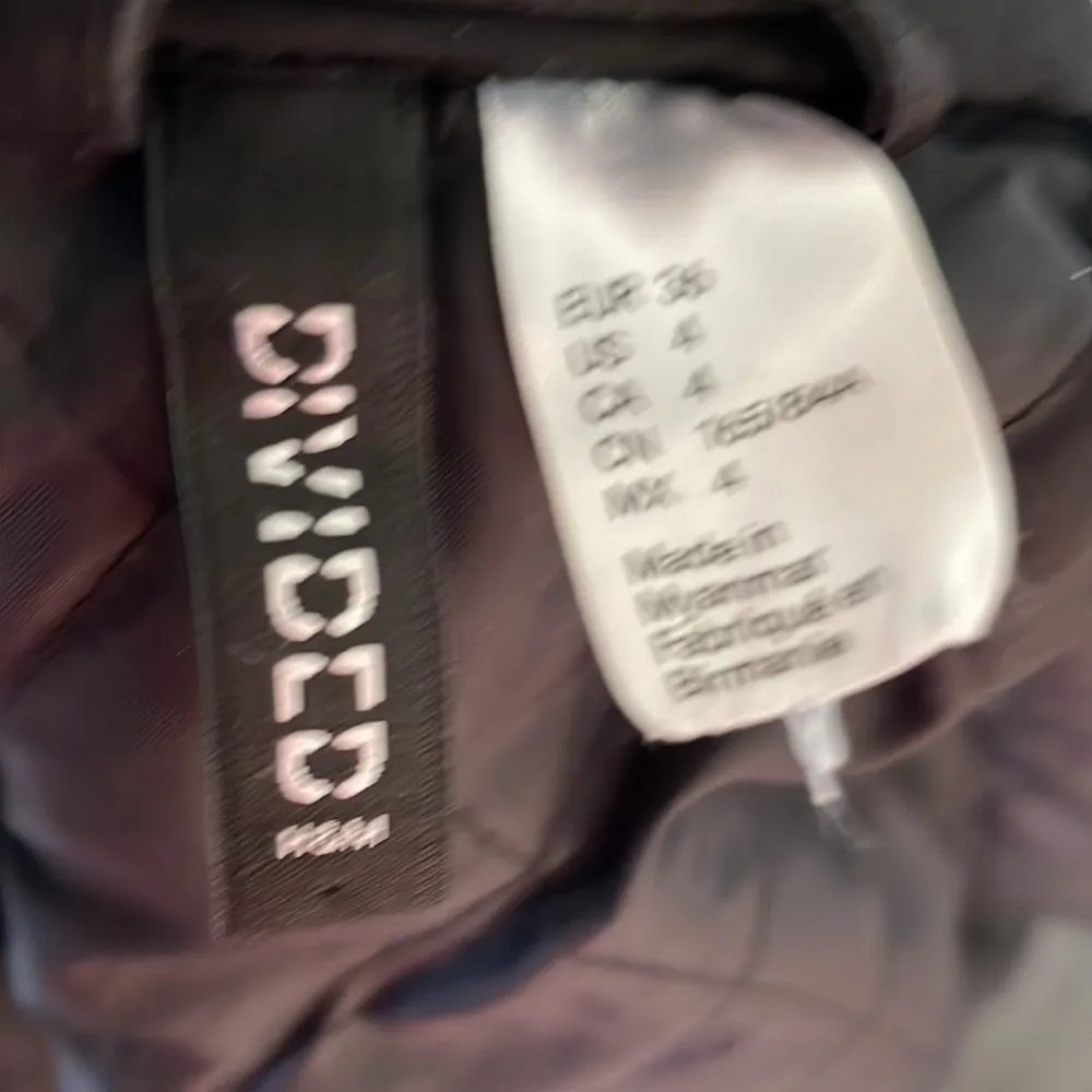 H&M black winter jacket with hood size 4 - Image 8