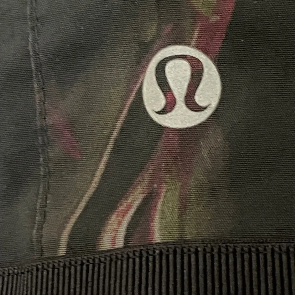 RARE Lululemon Run: Pace Setter Skirt size 6
Midnight Iris Multi / Black - Image 5