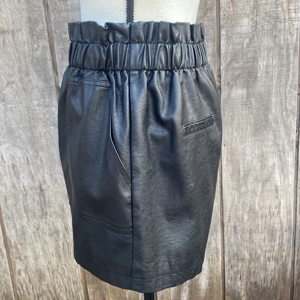 SCHHJZPJ High Waisted Wide Leg Black Faux Leather Shorts Size XL - Image 4