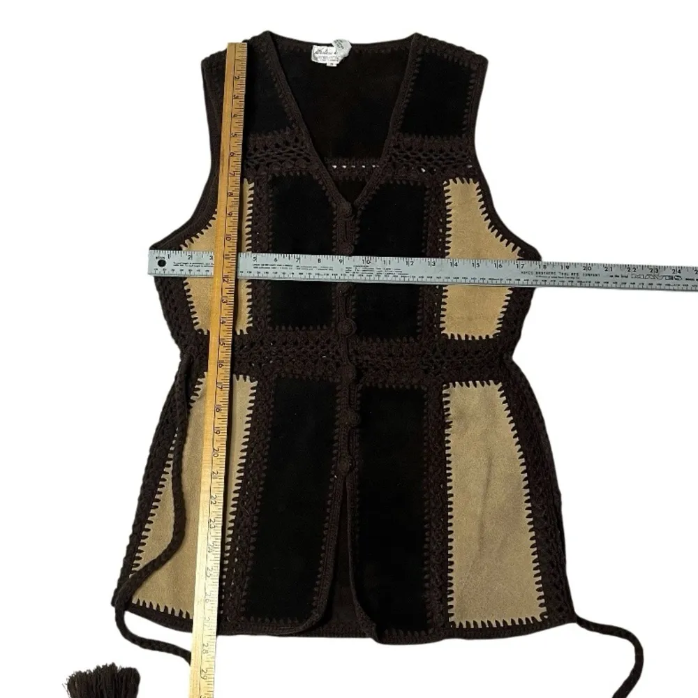 VINTAGE Suede Vest Patchwork Crochet Knit Button Front Tie Belt Size Medium Brown - Image 8