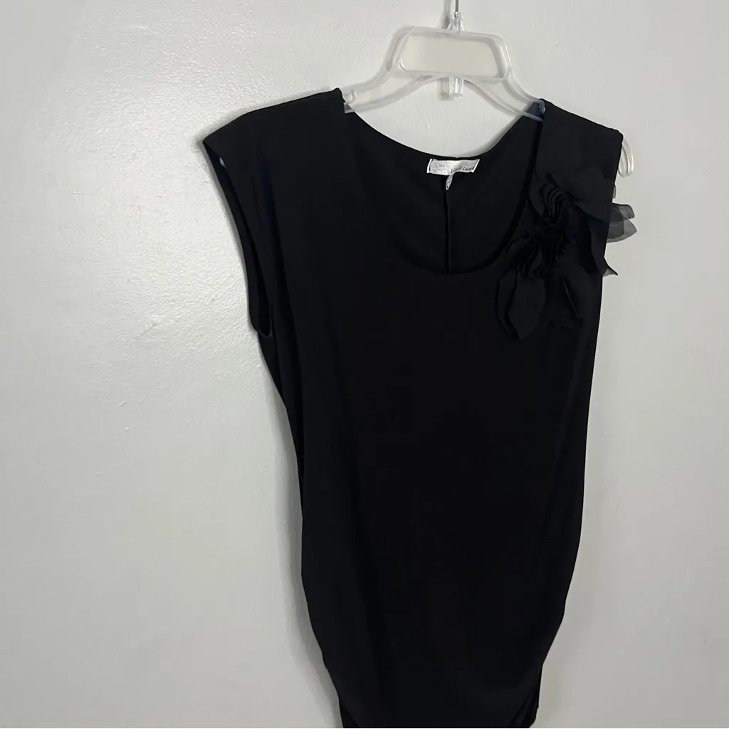 Lucy & Laurel Black Tank Top with Floral Detail - Image 3