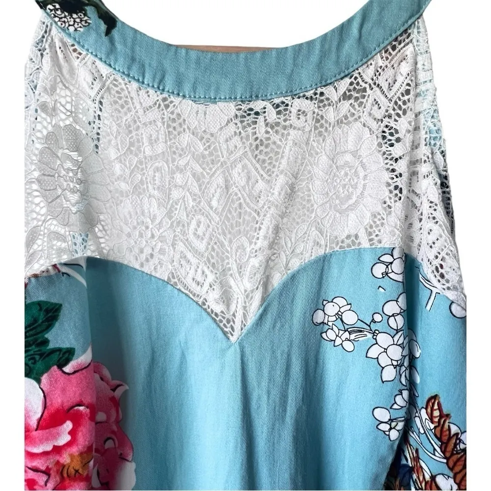 Women's Dress light top floral vintage short in the front urban blue tells L. Size L - Image 3