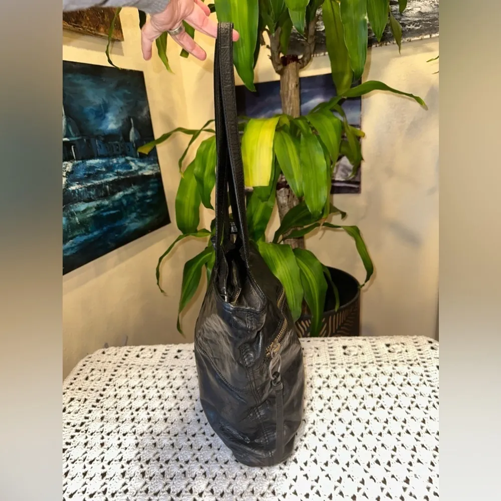 Vintage Margot New York Shoulder Bag Black Leather Purse with brass engines. - Image 3