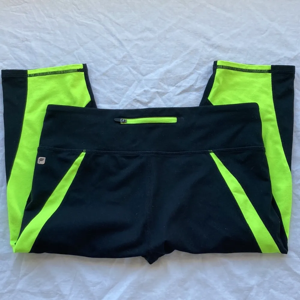Fabletics Black/Neon Yellow Capri Pants sz Med - Image 4